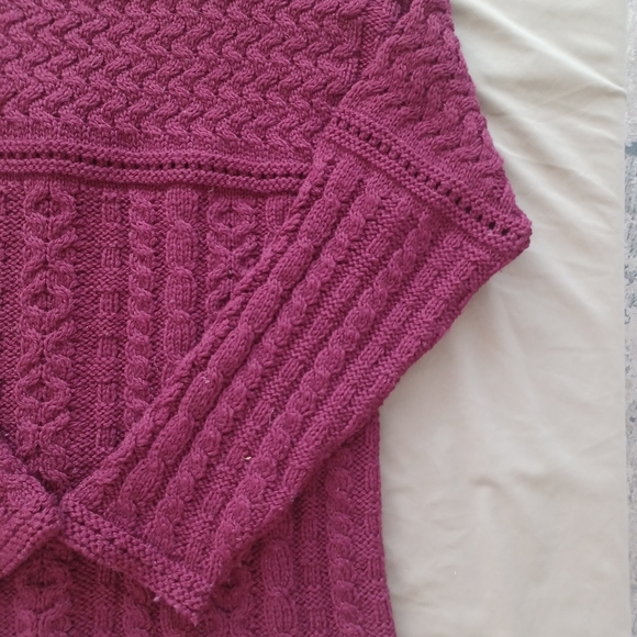 INIS CRAFTS IRISH HAND CRAFTED MERINO  SWEATER SIZE MED BURGUNDY - Picture 7 of 10